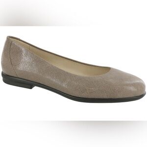 New SAS Scenic Ballet Flat in Fog Size 7 WW